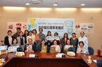 2025/03 NTU Social Lab presents social robot at the NTL-NTUDH Contracting Ceremony